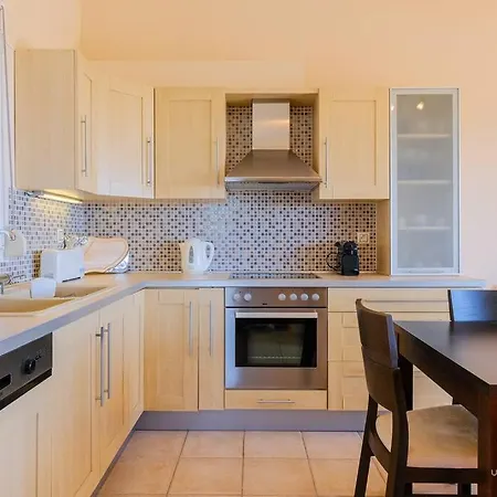 Semesterbostad Salty Dream 3-bdrm Maison, Trani Ammouda Beach