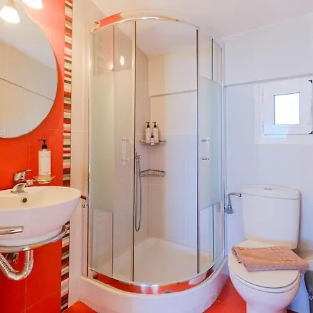 Salty Dream 3-bdrm Maison, Trani Ammouda Beach Semesterbostad *