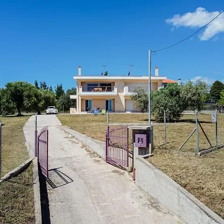 Semesterbostad Salty Dream 3-bdrm Maison, Trani Ammouda Beach