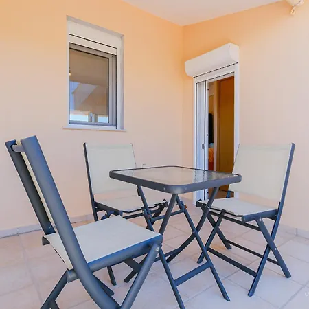 Semesterbostad Salty Dream 3-bdrm Maison, Trani Ammouda Beach
